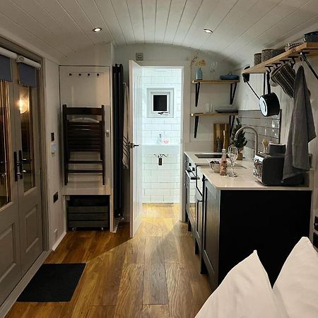 Luxury Shepherds Hut - The Sweet Pea By The Lake York Kültér fotó