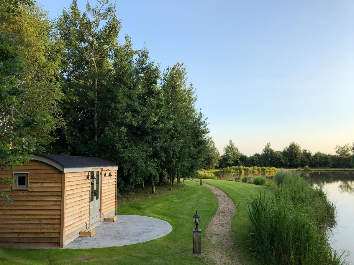 Luxury Shepherds Hut - The Sweet Pea By The Lake York Kültér fotó
