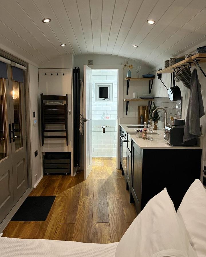 Luxury Shepherds Hut - The Sweet Pea By The Lake York Kültér fotó