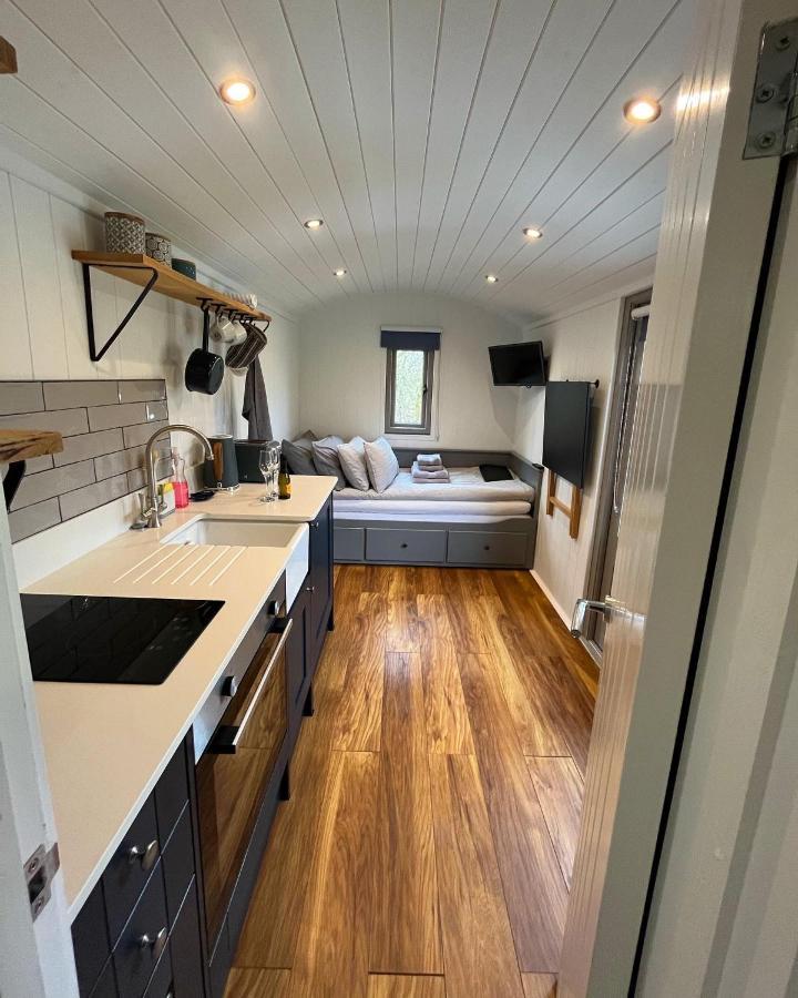 Luxury Shepherds Hut - The Sweet Pea By The Lake York Kültér fotó