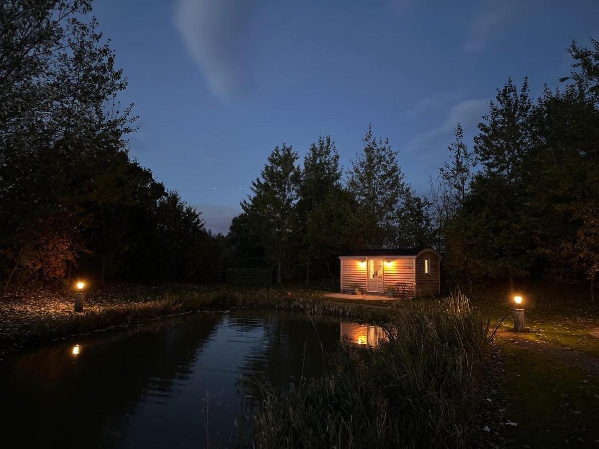 Luxury Shepherds Hut - The Sweet Pea By The Lake York Kültér fotó