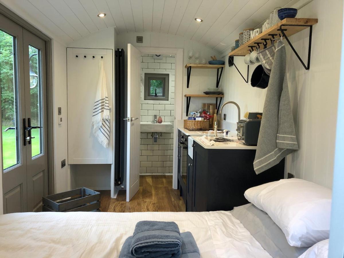 Luxury Shepherds Hut - The Sweet Pea By The Lake York Kültér fotó