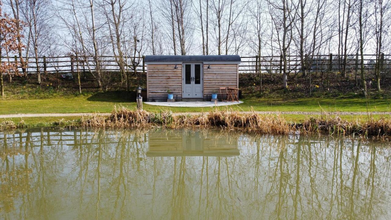 Luxury Shepherds Hut - The Sweet Pea By The Lake York Kültér fotó