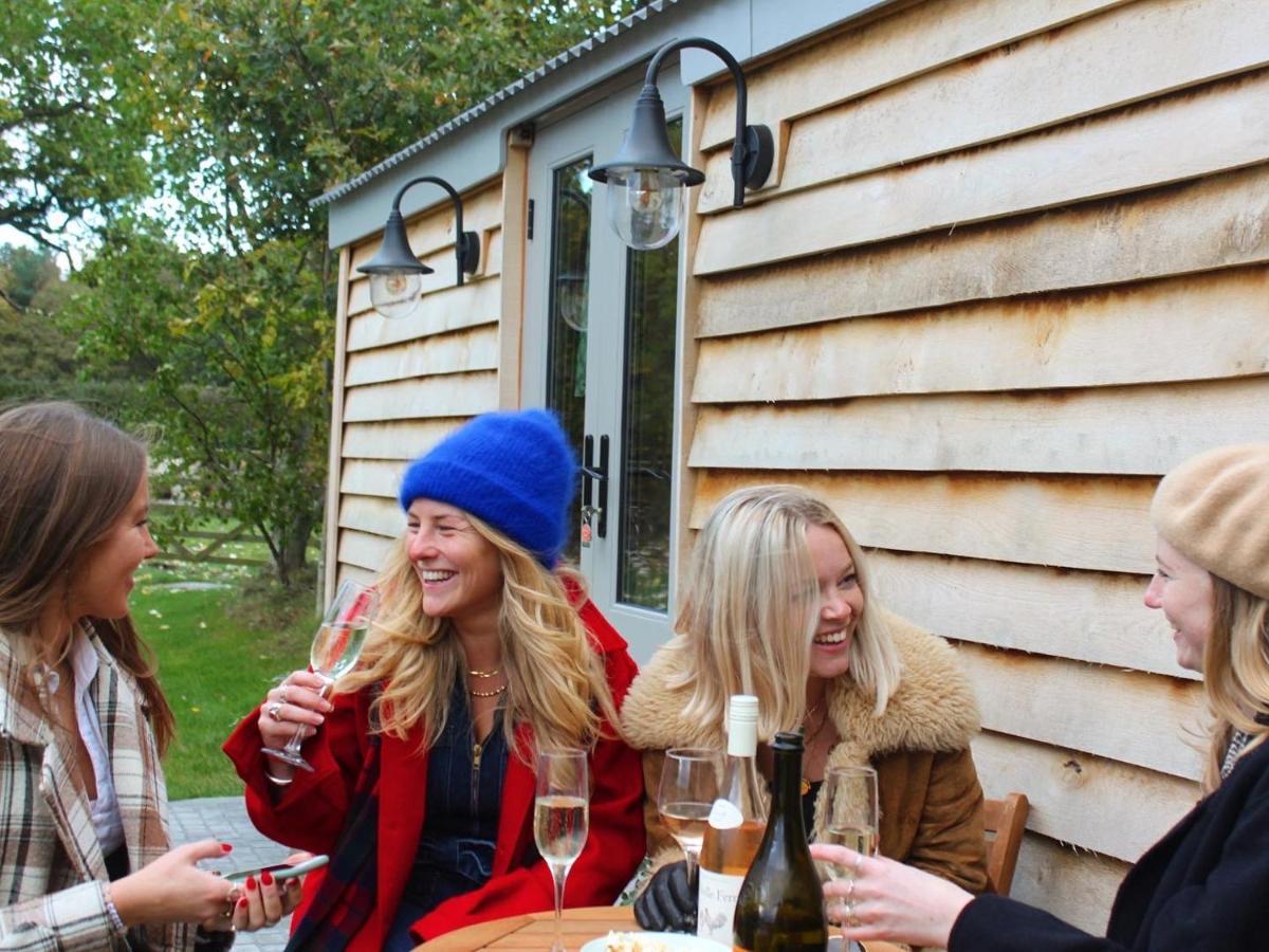 Luxury Shepherds Hut - The Sweet Pea By The Lake York Kültér fotó