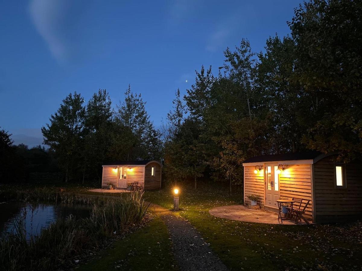 Luxury Shepherds Hut - The Sweet Pea By The Lake York Kültér fotó