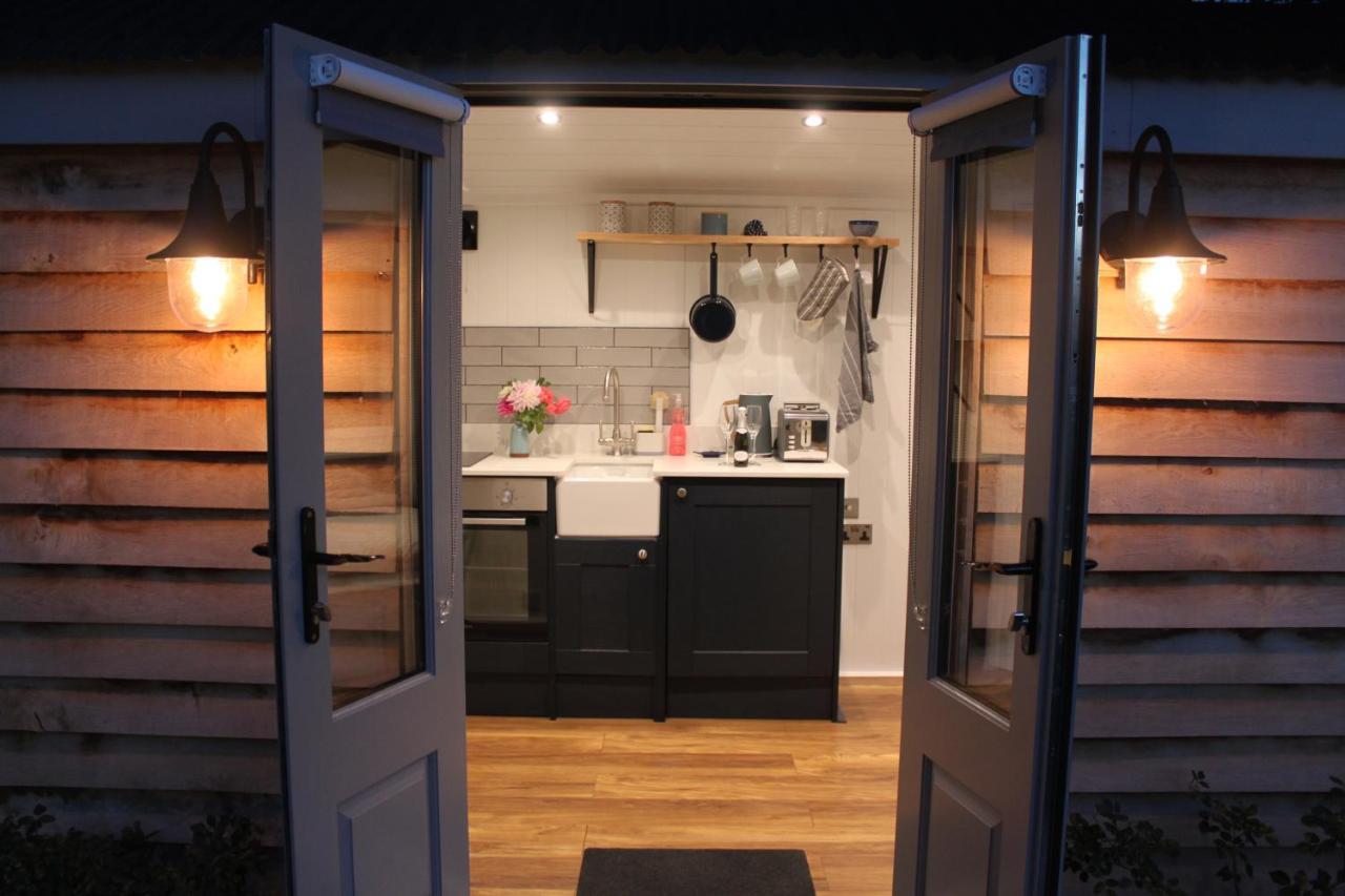 Luxury Shepherds Hut - The Sweet Pea By The Lake York Kültér fotó