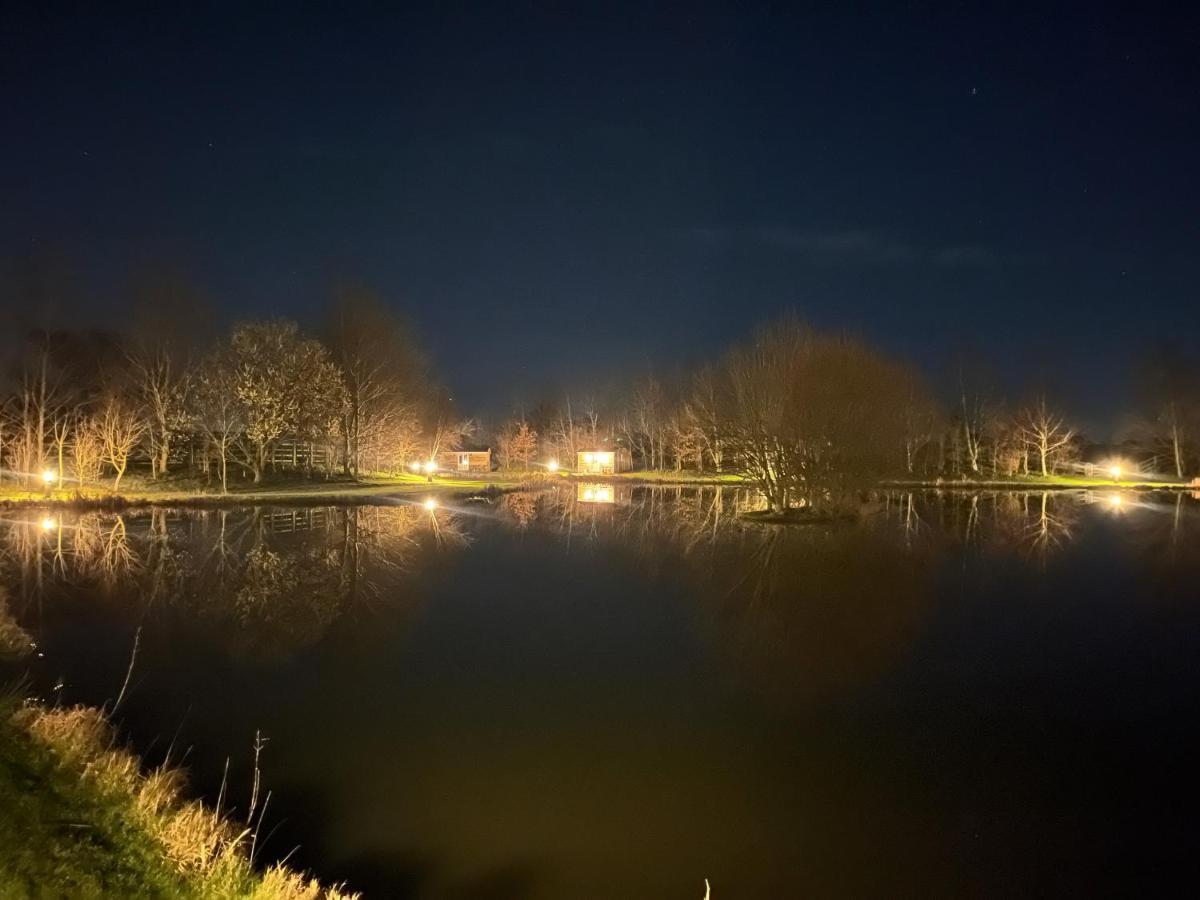 Luxury Shepherds Hut - The Sweet Pea By The Lake York Kültér fotó