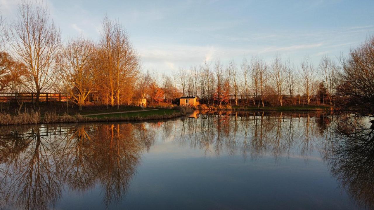 Luxury Shepherds Hut - The Sweet Pea By The Lake York Kültér fotó