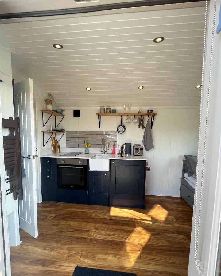 Luxury Shepherds Hut - The Sweet Pea By The Lake York Kültér fotó